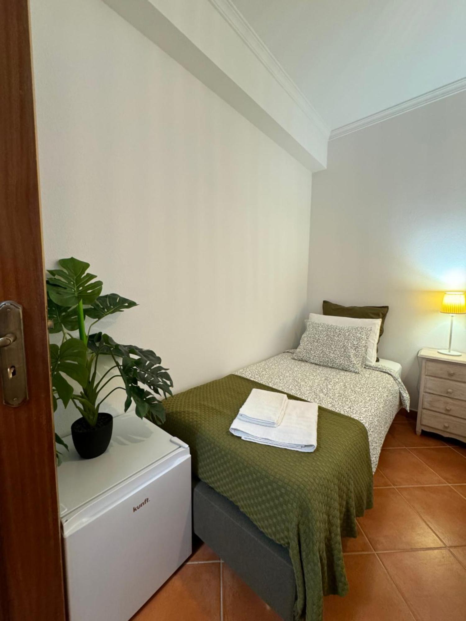 Quarto Duplo Com Terraco E Casa De Banho Privativa - Em Casa De Praia Em Almograve - Trilho Dos Pescadores 외부 사진