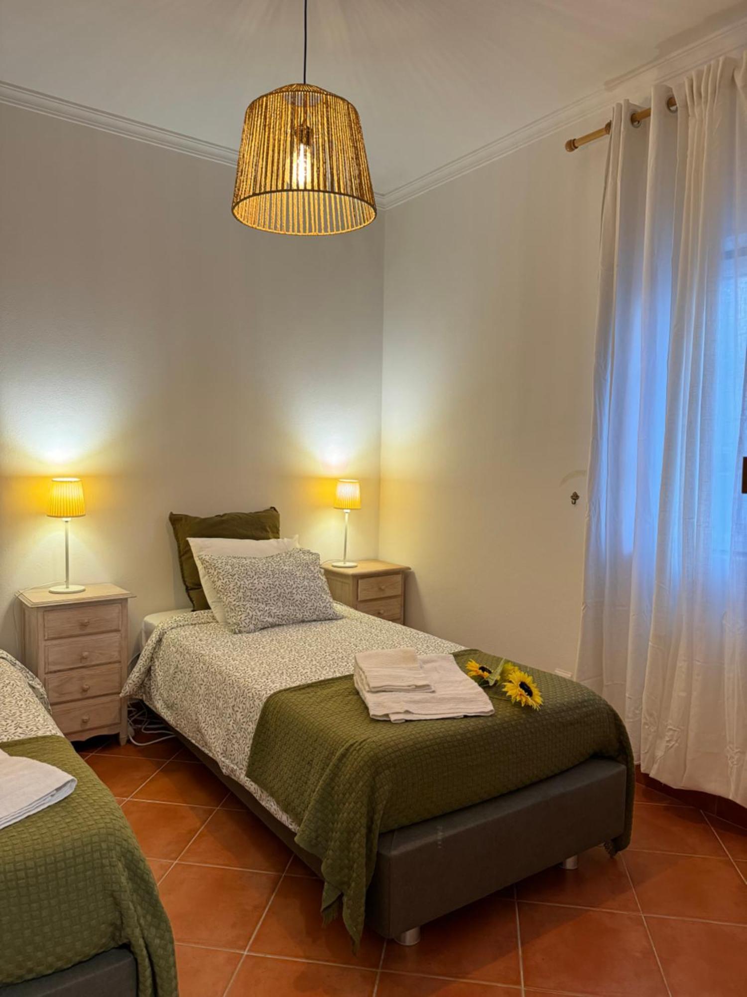 Quarto Duplo Com Terraco E Casa De Banho Privativa - Em Casa De Praia Em Almograve - Trilho Dos Pescadores 외부 사진